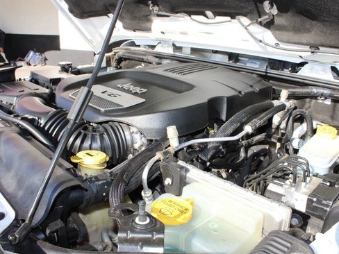 Used 2018 Jeep Wrangler Unlimited Sahara w/ Connectivity Group image 37