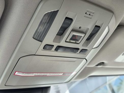 Used 2023 Toyota Highlander Limited FWD image 22