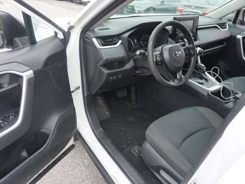 Used 2022 Toyota RAV4 LE image 7