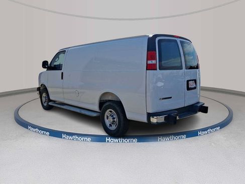 Used 2025 Chevrolet Express 2500 w/ Driver Convenience Package RWD image 4