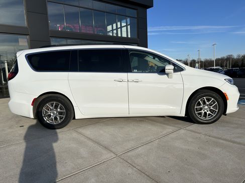 Used 2021 Chrysler Pacifica Touring w/ Cold Weather Group image 8