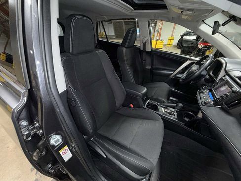 Used 2017 Toyota RAV4 XLE AWD/4WD image 16
