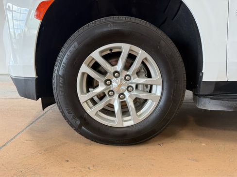 Used 2024 Chevrolet Suburban LT AWD/4WD image 9