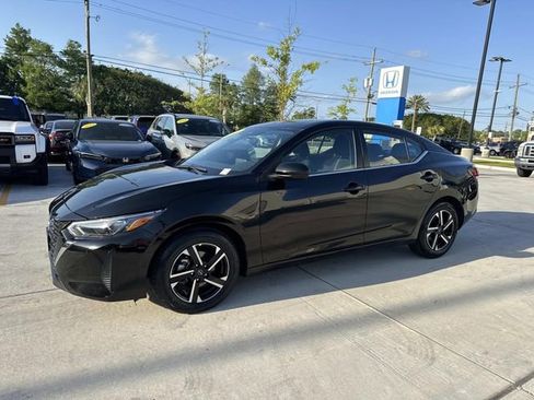Used 2024 Nissan Sentra SV FWD image 3