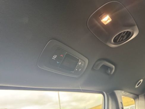 Used 2024 Chrysler Pacifica Touring FWD image 34
