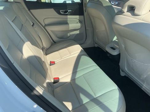 Used 2020 Volvo S60 T5 Momentum image 20