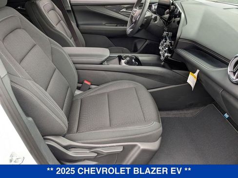 New 2025 Chevrolet Blazer EV LT image 30