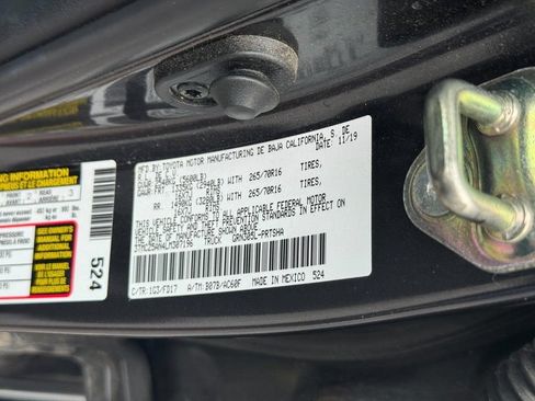 Used 2020 Toyota Tacoma TRD Off-Road AWD/4WD image 28