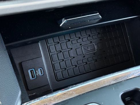 Used 2024 Ford Expedition XLT image 31