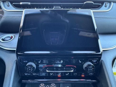 New 2025 Jeep Grand Cherokee Limited image 28