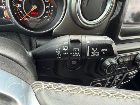Used 2018 Jeep Wrangler Unlimited Sahara AWD/4WD image 19