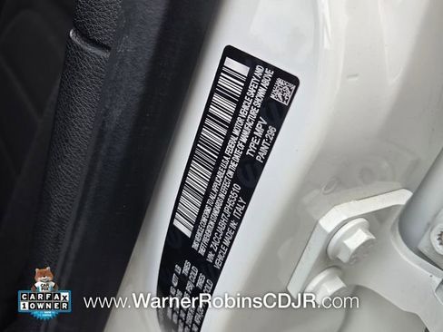 Used 2018 Jeep Renegade Latitude FWD image 19