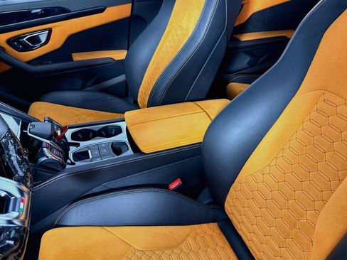 Used 2022 Lamborghini Urus AWD/4WD image 39