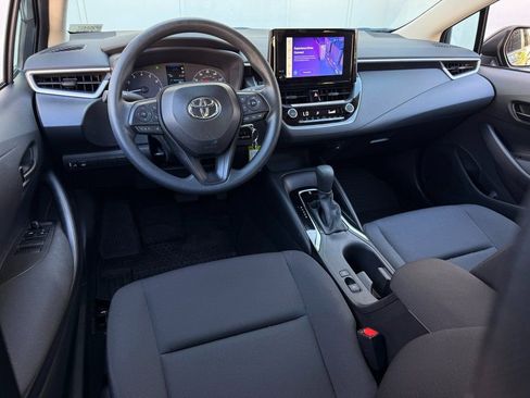 Used 2025 Toyota Corolla LE image 12