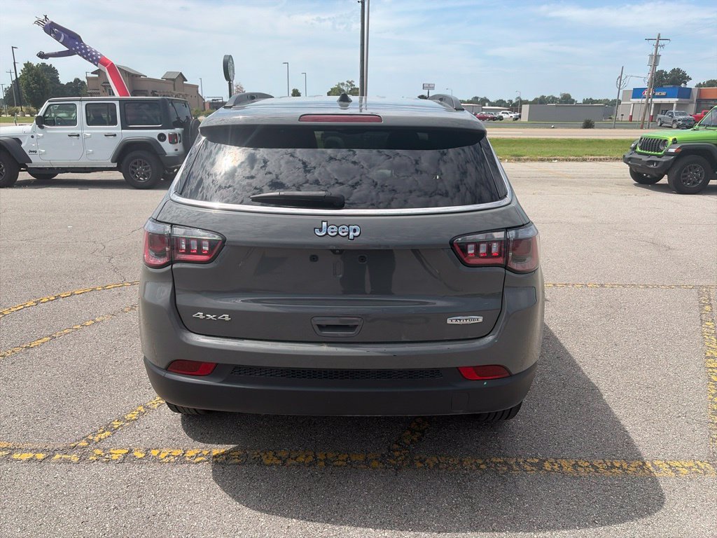 Used 2024 Jeep Compass Latitude AWD/4WD image 5