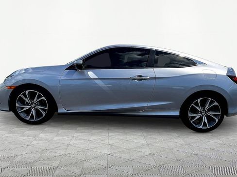Used 2019 Honda Civic Touring image 4