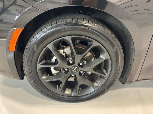 Used 2025 Chrysler Pacifica Limited FWD image 11