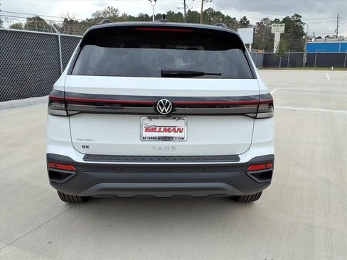 New 2026 Volkswagen Taos SE FWD image 7