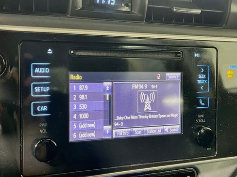 Used 2018 Toyota Corolla SE FWD image 25