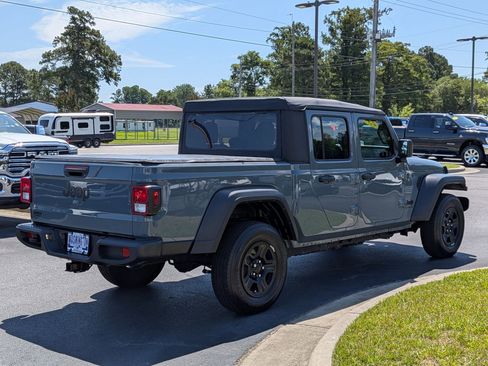 Used 2025 Jeep Gladiator Sport AWD/4WD image 5