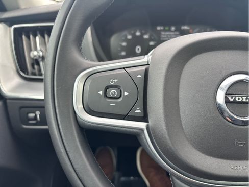 Used 2019 Volvo XC60 T6 Momentum w/ Multimedia Package AWD/4WD image 16