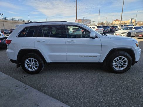 Used 2019 Jeep Grand Cherokee Laredo image 6