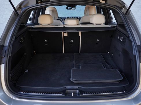 Used 2023 Mercedes-Benz GLC 300 4MATIC image 32