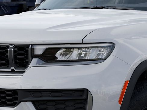 New 2026 Jeep Grand Cherokee Altitude AWD/4WD image 15