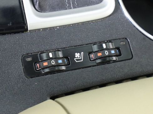 Used 2015 Toyota Highlander Limited Platinum image 29