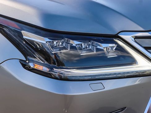 Used 2018 Lexus LX 570 4WD image 7