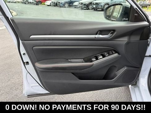Used 2025 Nissan Altima 2.5 SR FWD image 12