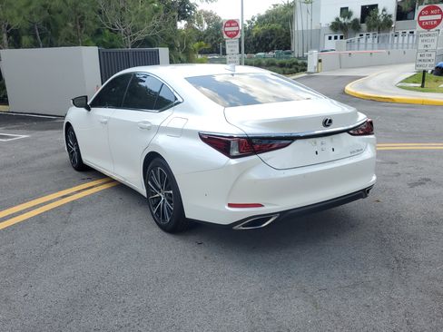 Certified 2025 Lexus ES 350 w/ Premium Package image 5