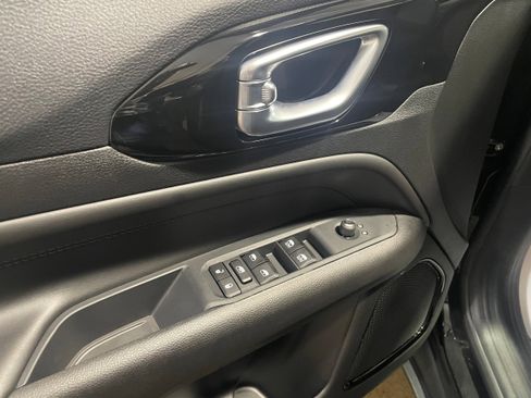 New 2026 Jeep Compass Latitude image 9