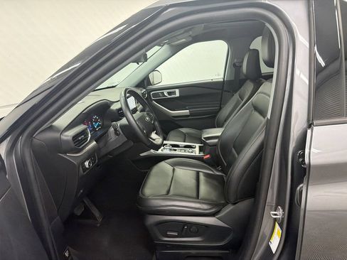 Used 2022 Ford Explorer XLT w/ Equipment Group 202A AWD/4WD image 9