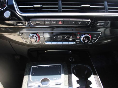 Used 2017 Audi Q7 3.0T Prestige AWD/4WD image 15