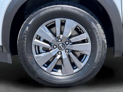 Used 2025 Nissan Pathfinder SV FWD image 28