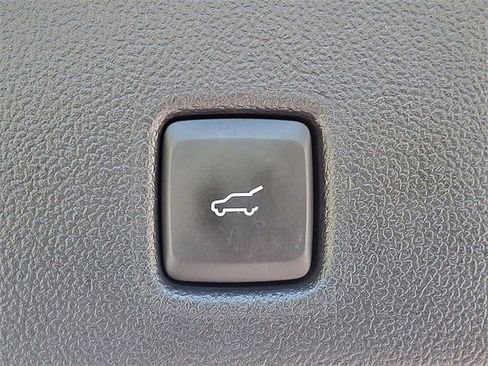 Used 2022 Ford Escape SE w/ SE Sport Appearance Package image 28