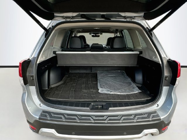 Used 2020 Subaru Forester Touring AWD/4WD image 28