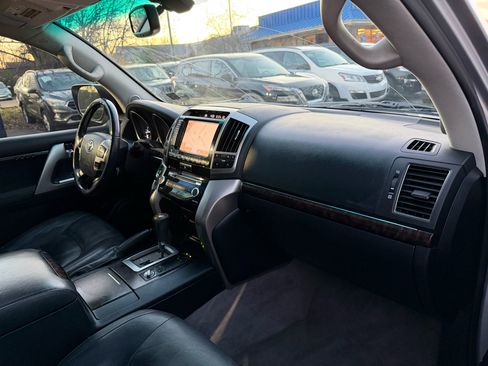 Used 2013 Toyota Land Cruiser image 33