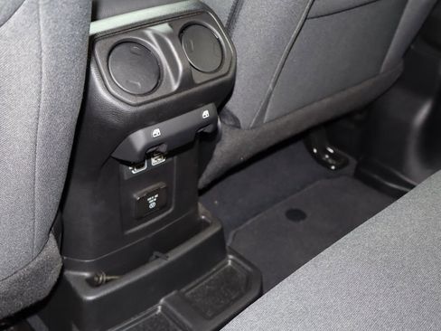 Used 2024 Jeep Wrangler Unlimited Sahara AWD/4WD image 17