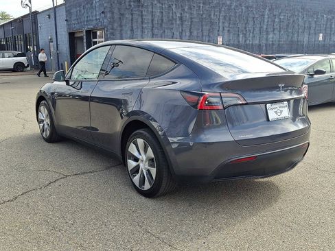 Used 2021 Tesla Model Y Long Range image 3