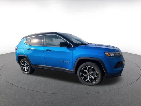 Used 2025 Jeep Compass Limited AWD/4WD image 2