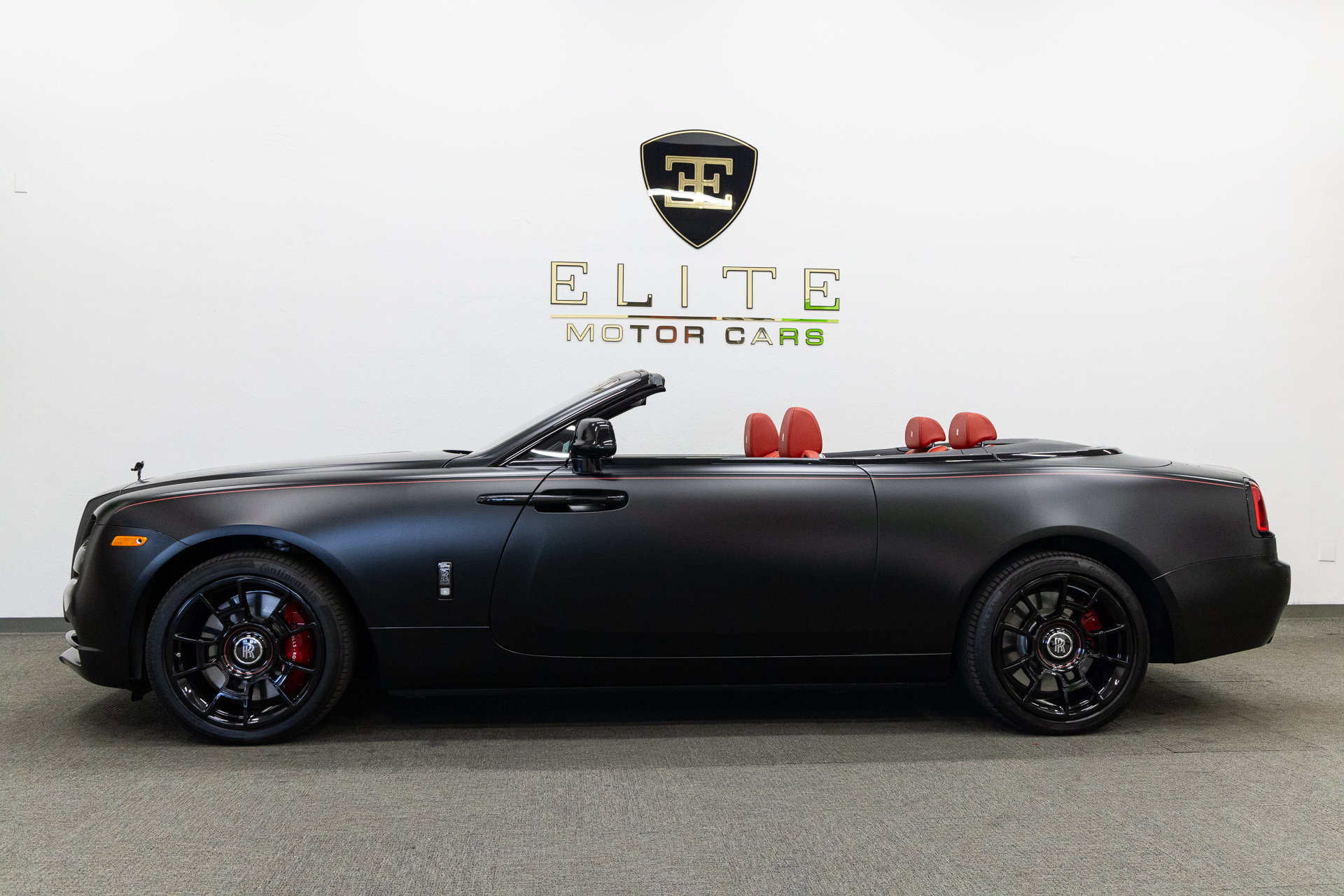 Used 2020 Rolls-Royce Dawn RWD image 2
