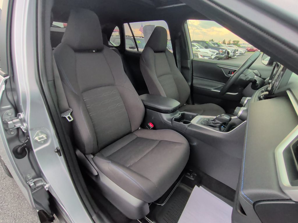 Used 2022 Toyota RAV4 SE w/ Convenience Package AWD/4WD image 25
