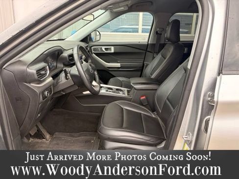Used 2024 Ford Explorer XLT w/ Equipment Group 202A AWD/4WD image 10