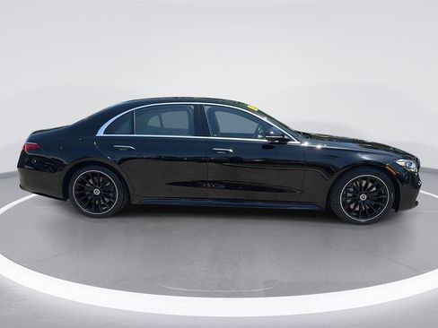 Used 2022 Mercedes-Benz S 580 4MATIC Sedan image 3