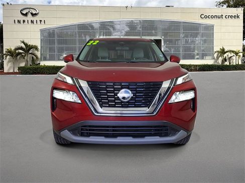 Used 2022 Nissan Rogue SV image 2
