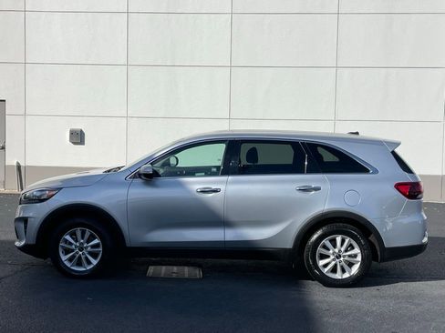 Used 2019 Kia Sorento LX image 2