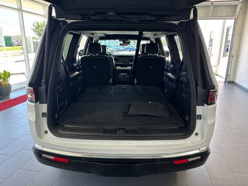 Used 2024 Jeep Wagoneer Series II w/ Convenience Group I AWD/4WD image 11