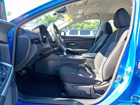 Used 2025 Nissan Sentra SR FWD image 13